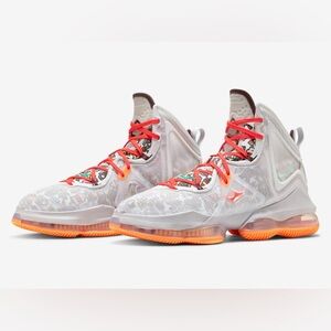 Nike Lebron XIX - Size 9